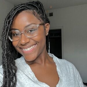 Meet your Posher, Maya